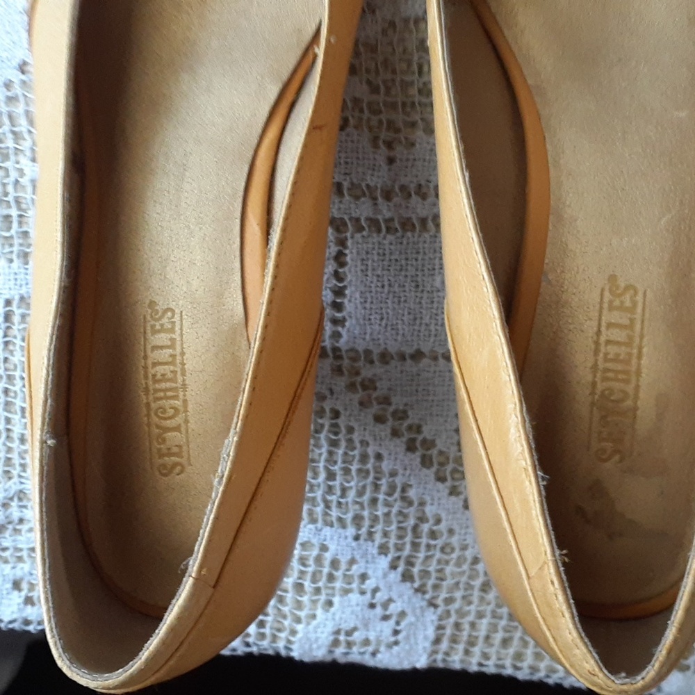 Stylish Mustard Peep-Toe Women's Heels by Seychelles.  Size 7.5 - Picture 2 of 6